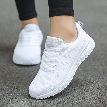 Saashi Women's White Mesh Sneakers, a Breathable Flat Shoe for Casual Walking
