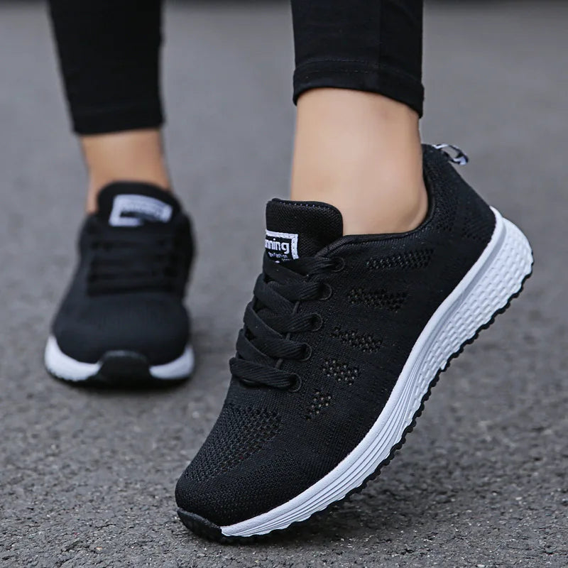 Saashi Women's White Mesh Sneakers, a Breathable Flat Shoe for Casual Walking
