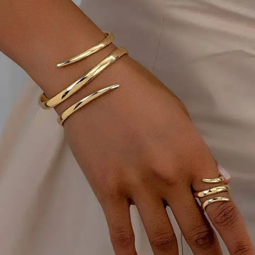 Saashi Teardrop Bangle Ring Set