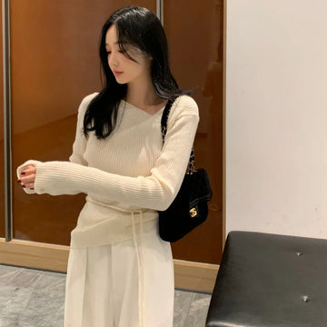 Saashi Belted V-Neck Knit Sweater Top