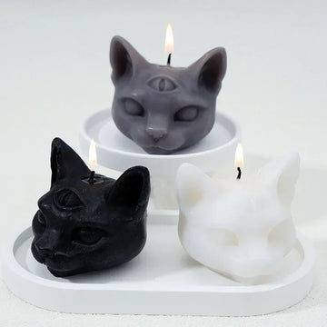 Saashi Three Eyes Gothic Cat Scented Soy Wax Candle for Halloween Decor.