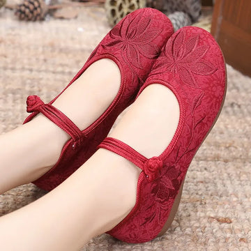 Saashi Women's Retro High Quality Red Embroidery White Anti Skid Hemp Flat Shoes.