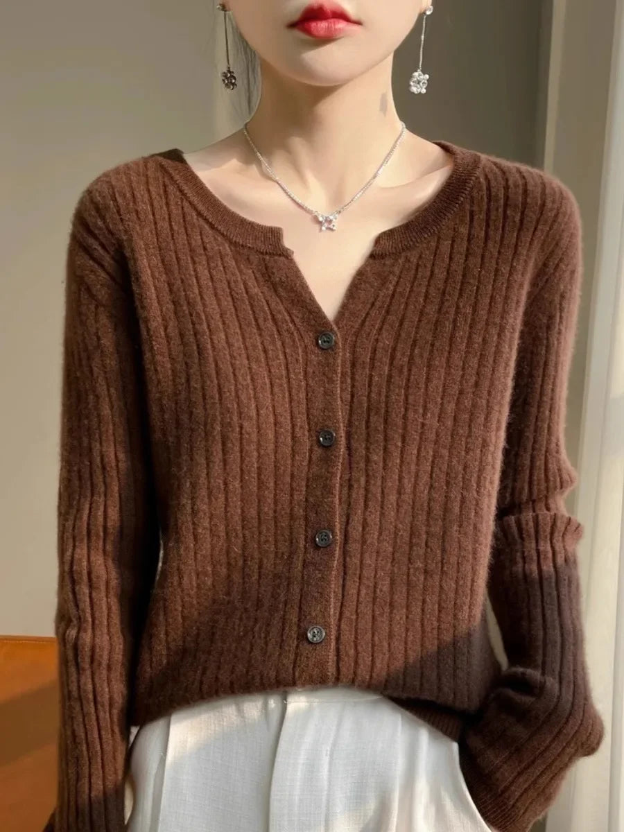 Saashi Classic O-Neck Button Cardigan