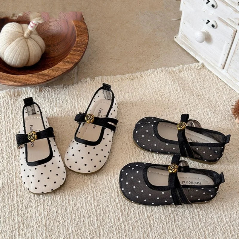 Saashi Girls Polka Dot Mesh Mary Jane Shoes – Flower Detail Breathable Soft Sole Flats