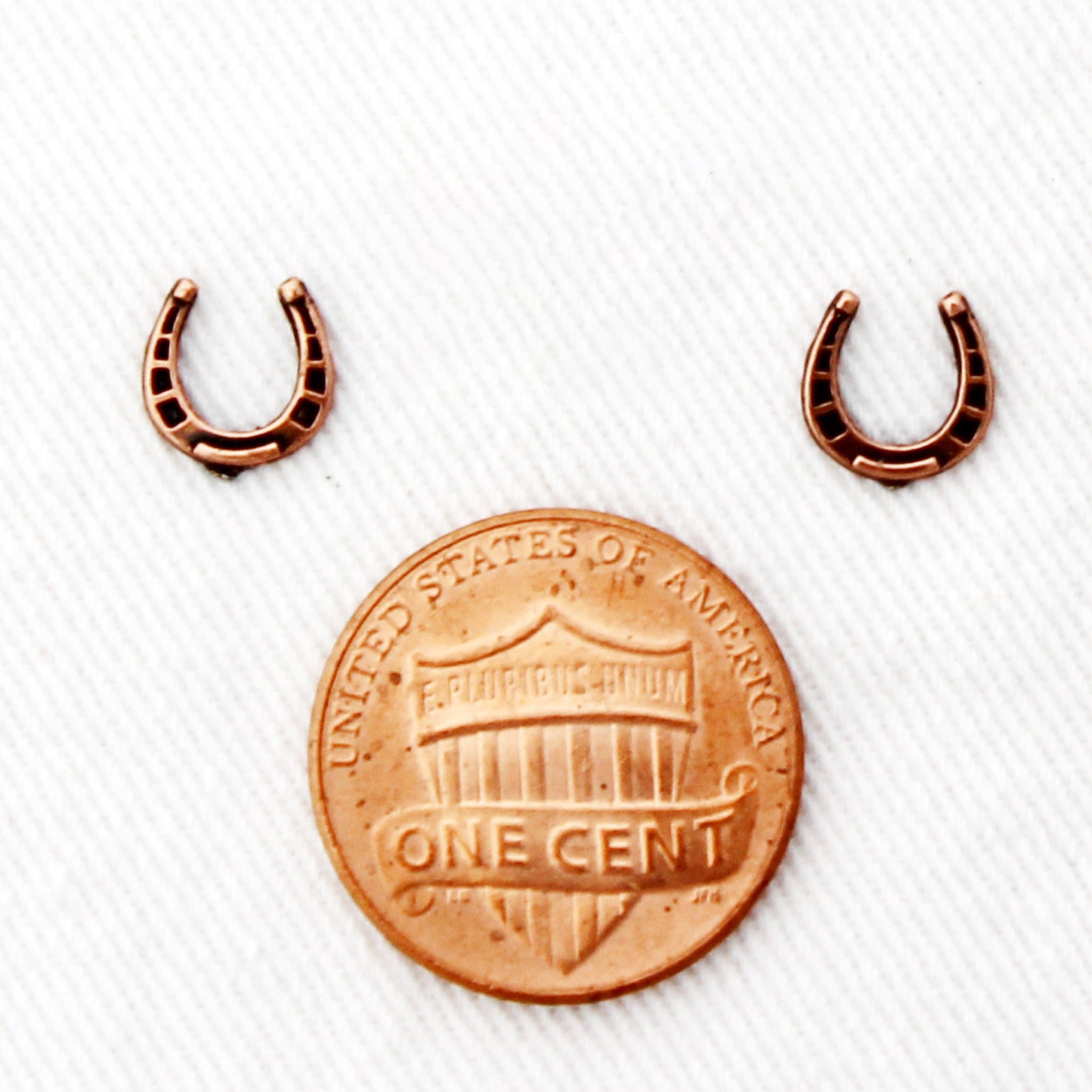 Saashi Copper Horse Shoe Stud Earrings - Hypoallergenic Posts